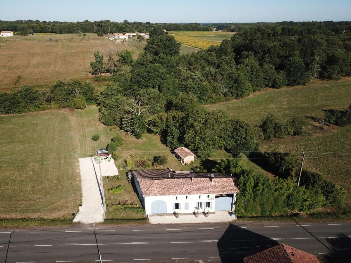 Vignesarichard Bed & Breakfast Chevanceaux Exterior photo